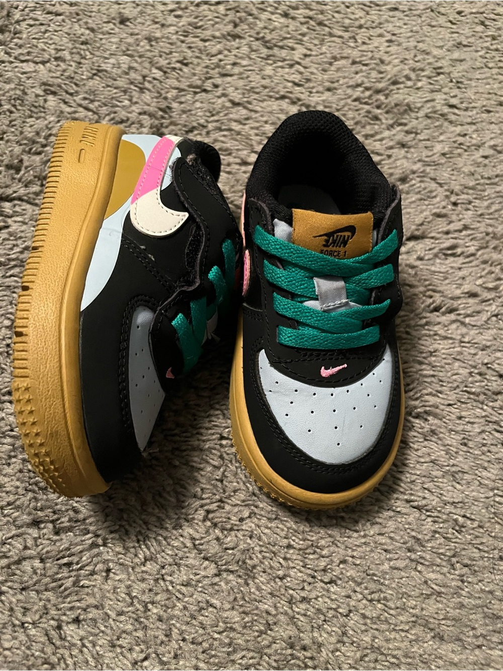 Nike Kids' Colorblock Low-Top Sneakers - Black/White/Gold/Pink/Teal